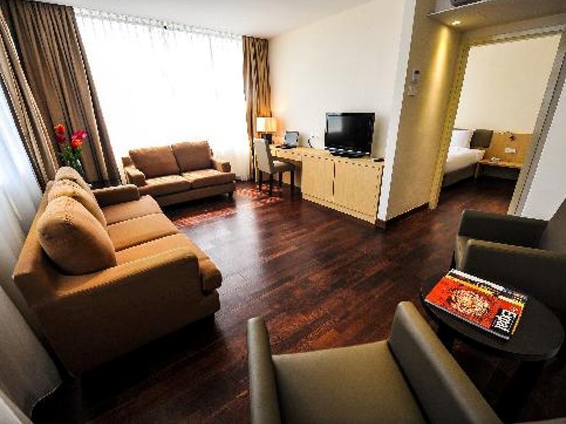 Rocana Hotel Kuantan Exterior photo